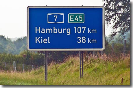 Autobahnschild A7: Hamburg und Kiel